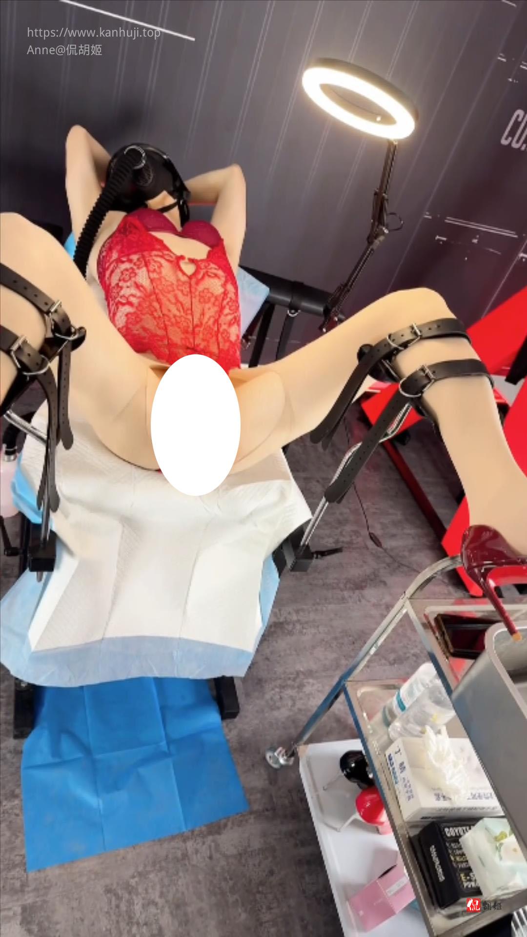 红衣伪娘医疗床被虐.mp4_20260514_124335505.jpg